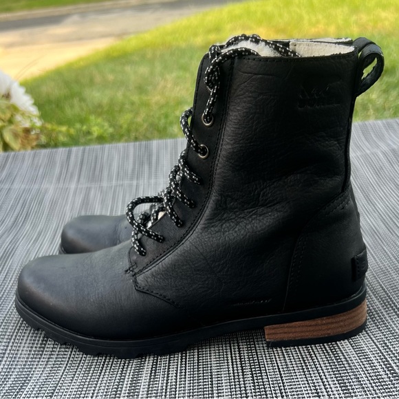 Sorel Emelie Short Lace Cozy Waterproof Boot Black Size 8 Great Condition - Picture 5 of 15